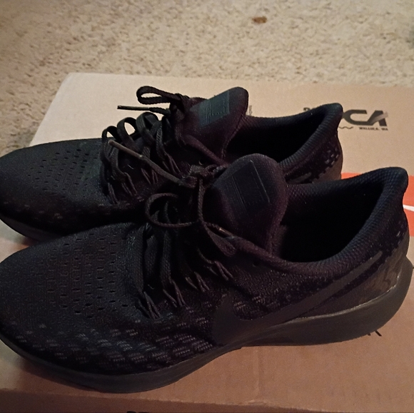 Nike Shoes - Nike Women's Sleek Black Athletic Shoes